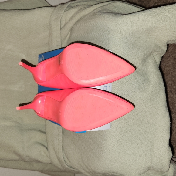 BELLA LUNA Pointy Pink Stilettos - Picture 3 of 3